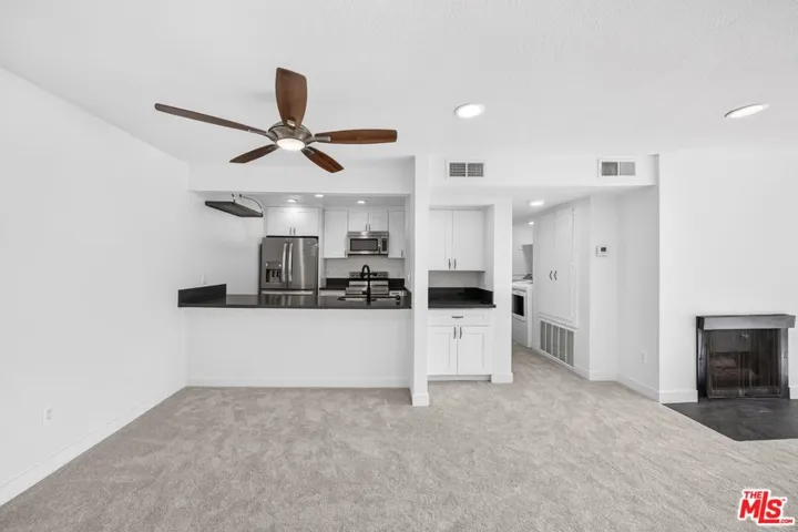 3481 Stancrest Drive 211, Glendale, California 91208 — photo 4