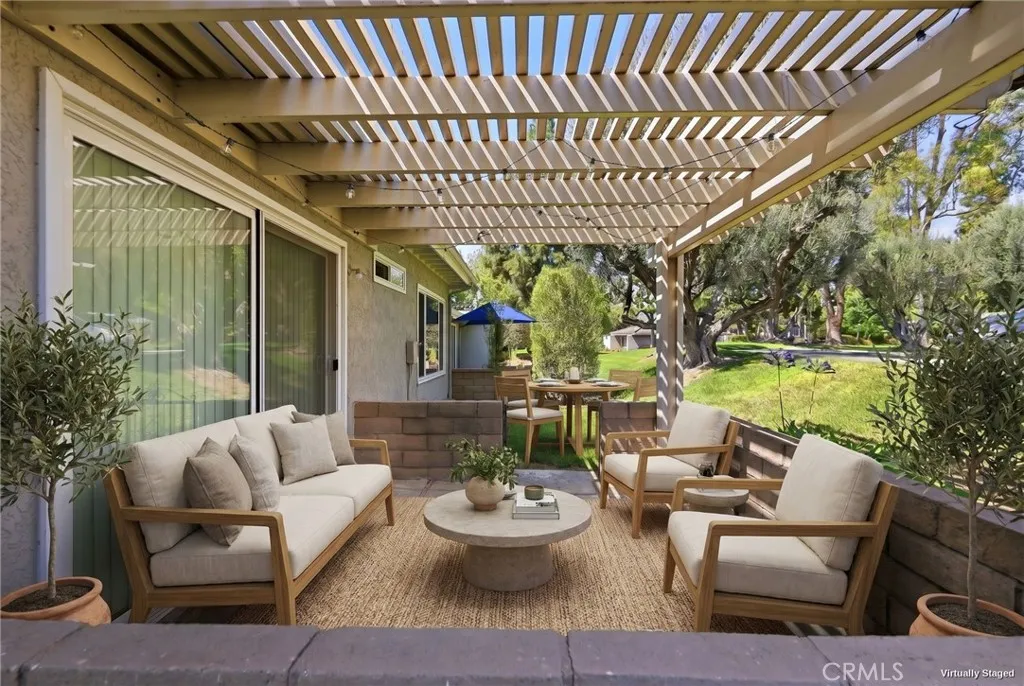 Indoor outdoor patio!