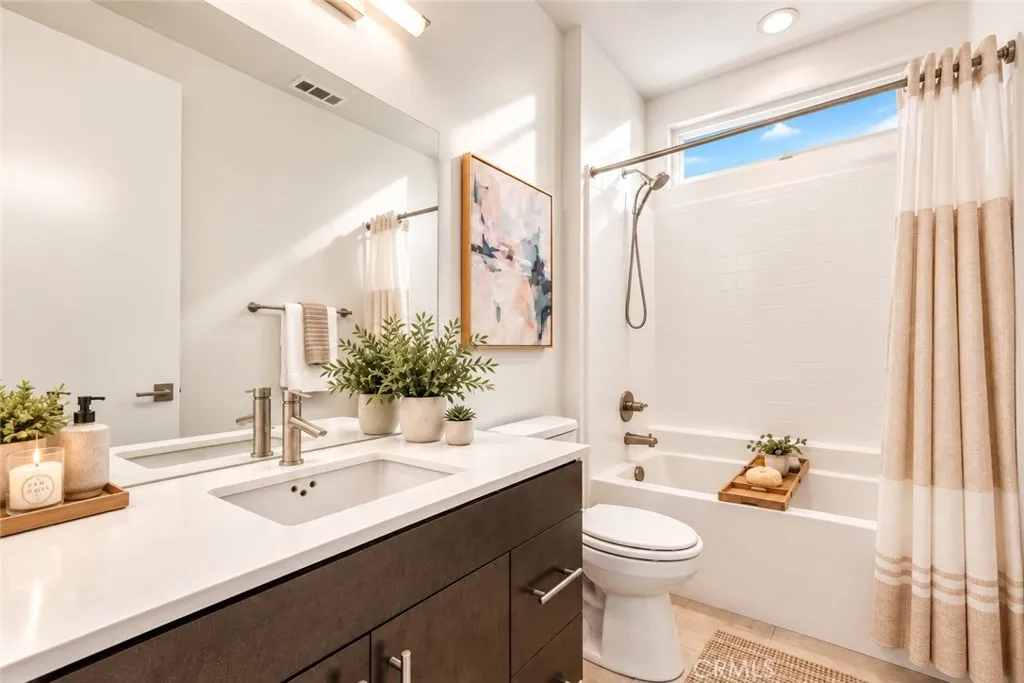 Guest Bathroom 2