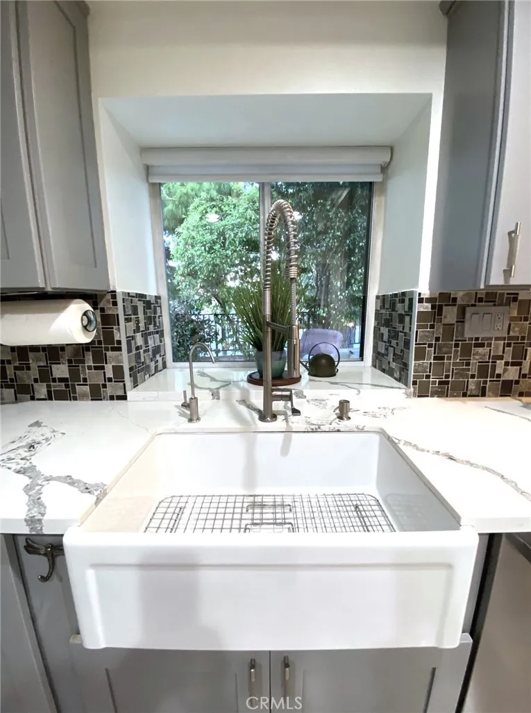 Utility sink
