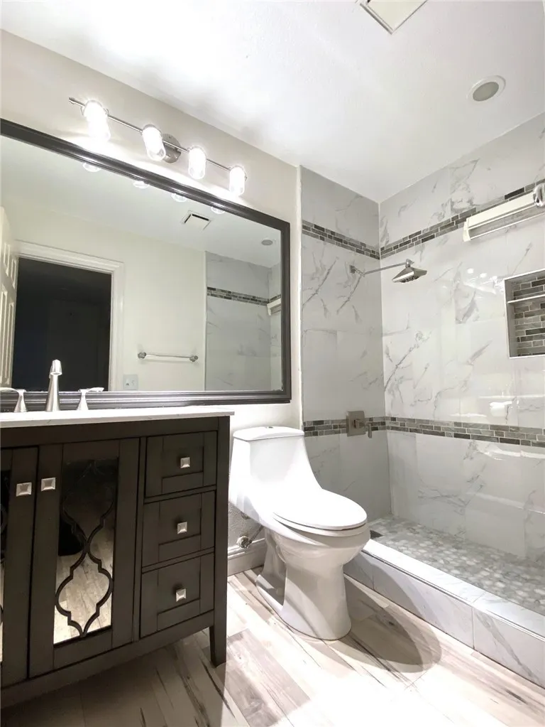 Downstairs full bathroom
