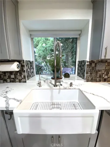 Utility sink
