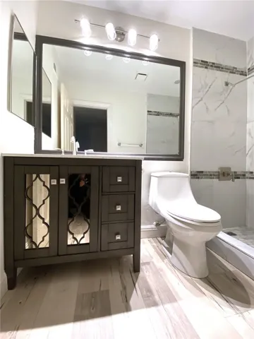 With automatic light shut on-off