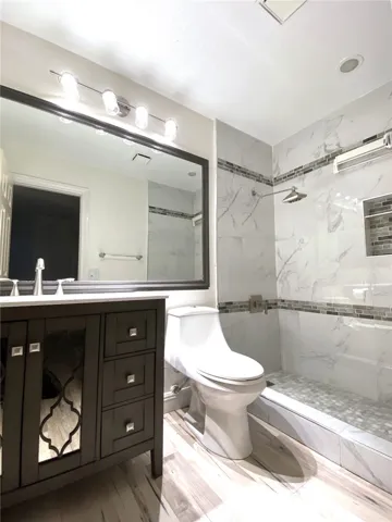 Downstairs full bathroom
