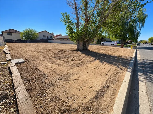 13450 Driftwood Drive, Victorville, California 92395 — photo 4