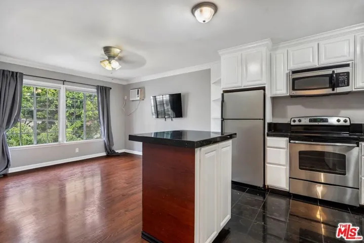 6226 3/4 De Longpre Avenue, Los Angeles, California 90028 — photo 5