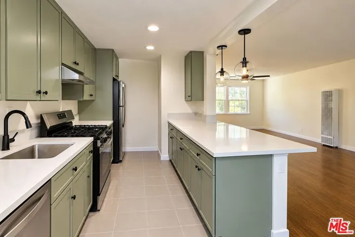 5824 Bowcroft Street 2, Los Angeles, California 90016 — photo 4