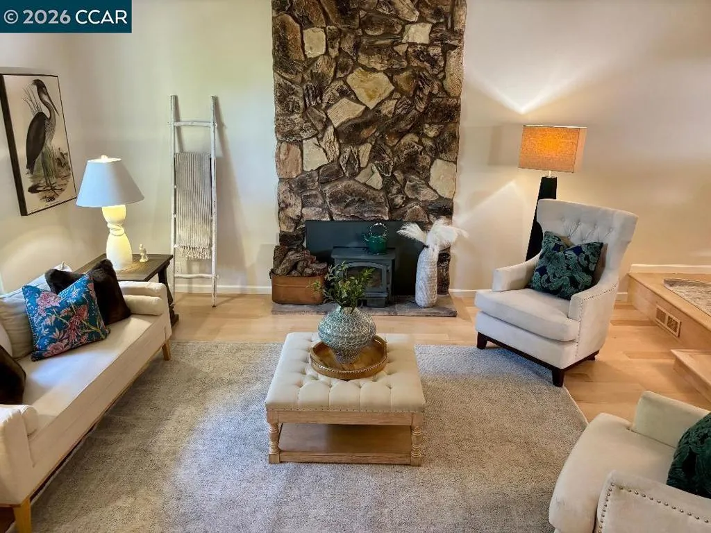 2nd Fireplace w/Insert