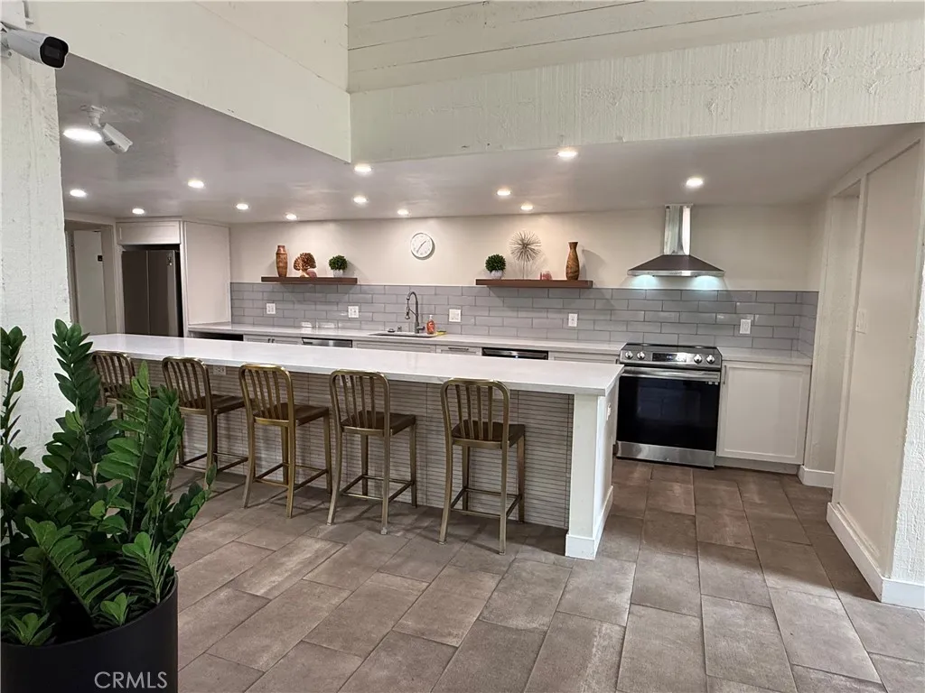Beautifully remodeled kitchen in clubhouse