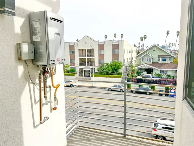 1183 Crenshaw Boulevard 202, Los Angeles, California 90019 — photo 4