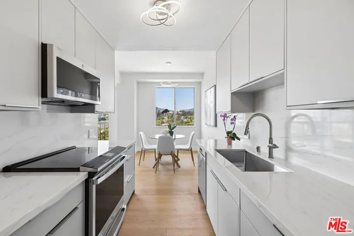 10747 Wilshire Boulevard 1107, Los Angeles, California 90024 — photo 5