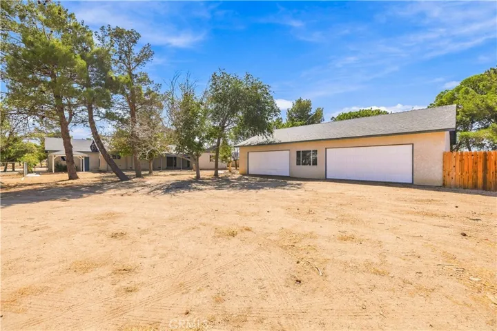 8327 W Avenue I, Lancaster, California 93536 — photo 4