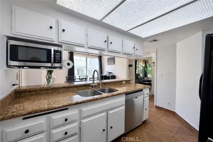 9053 Willis, Panorama City, California 91402 — photo 5