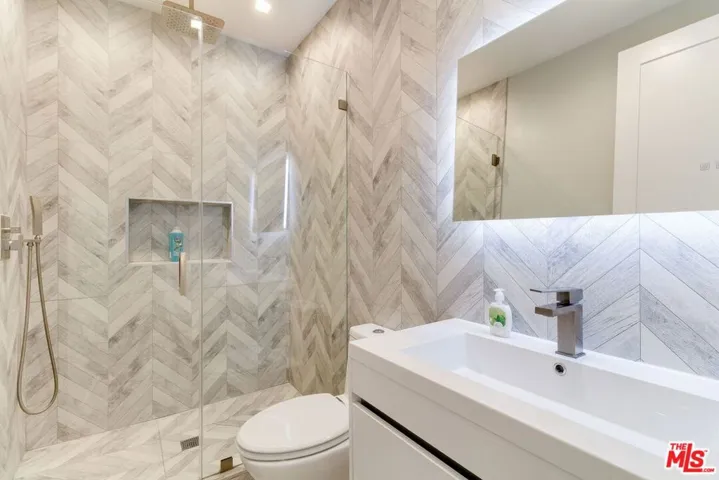 4826 W Pickford, Los Angeles, California 90019 — photo 5