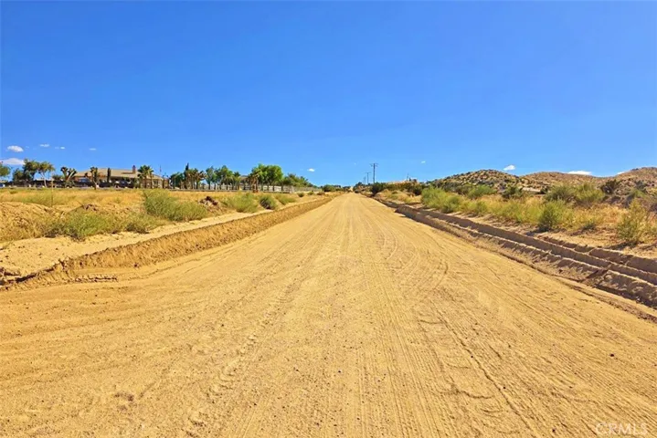 85 Valley Vista Avenue, Apple Valley, California 92308 — photo 4
