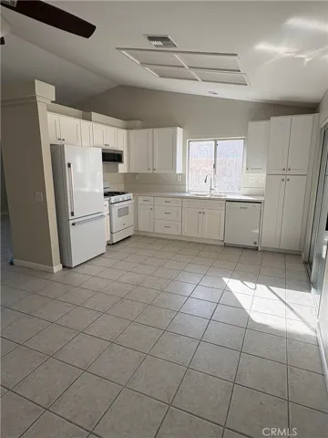 14549 Stone Creek, Hesperia, California 92344 — photo 4