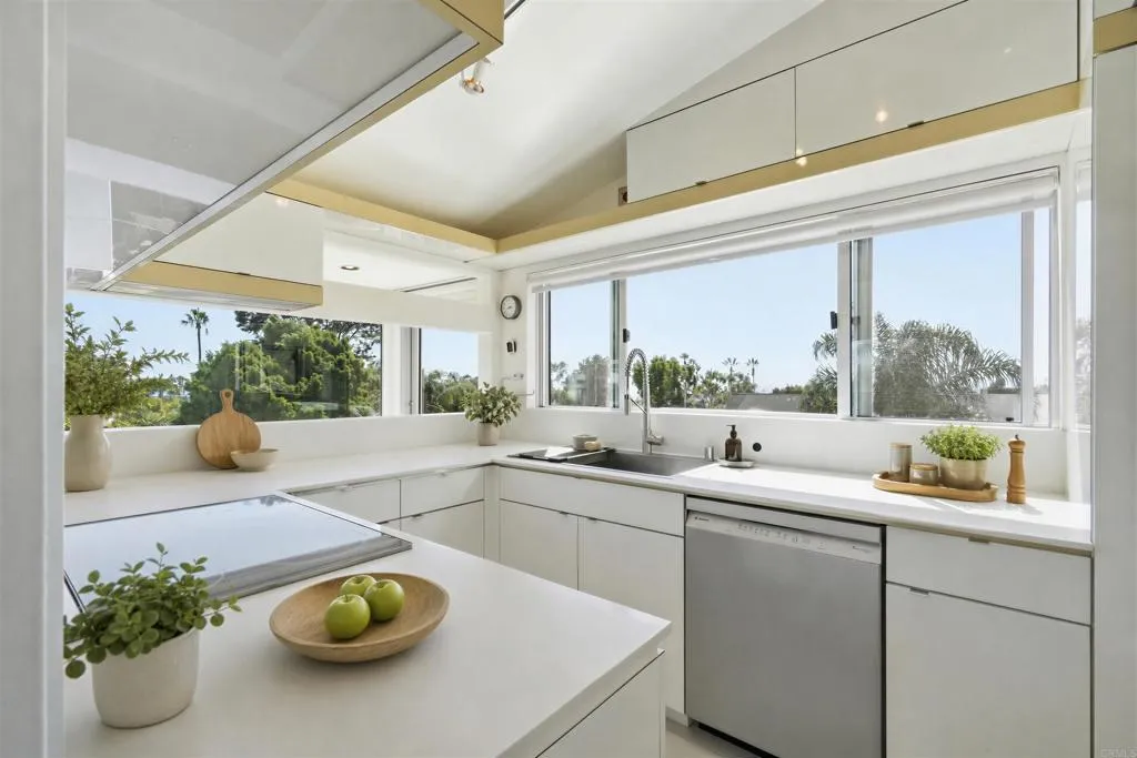 Virtually staged. Furniture and décor are digitally added. Virtually staged. Furniture and décor are digitally added.