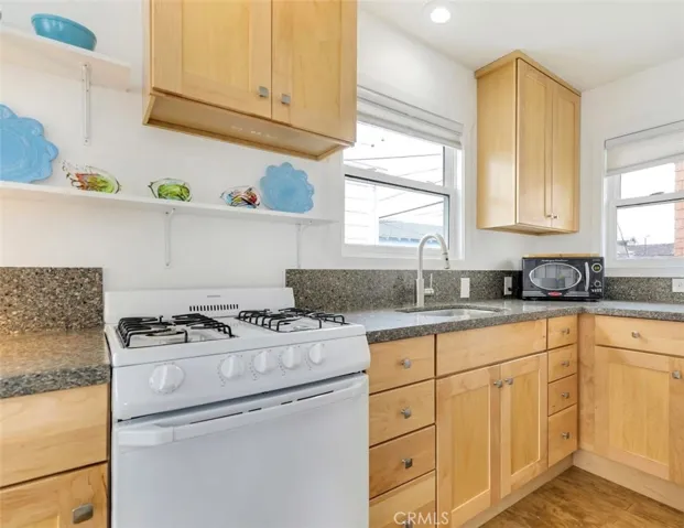 117 1/2 Amethyst Ave, Newport Beach, California 92662 — photo 5