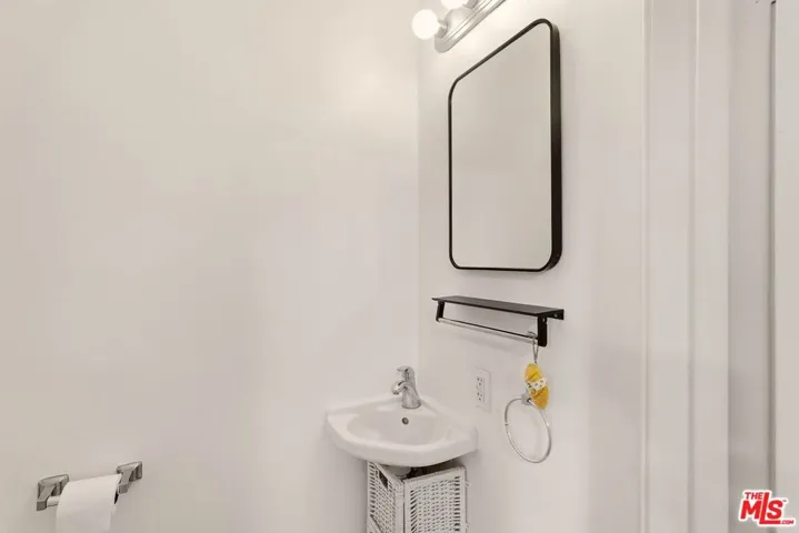 912 N Vendome Street 910, Los Angeles, California 90026 — photo 5