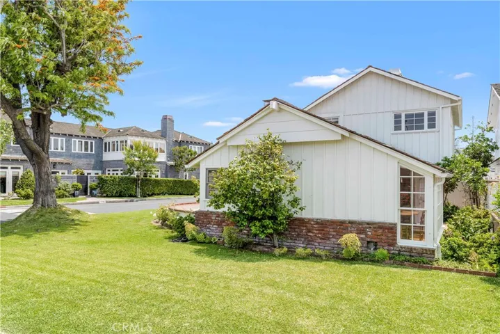 2562 Vista Drive, Newport Beach, California 92663 — photo 4