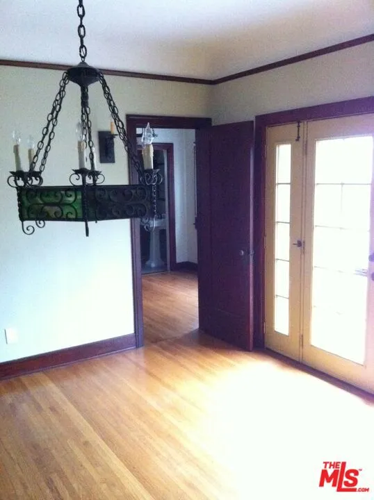 Front home dining area image b Front home dining area image b