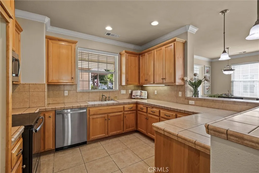 Lots of counter space Lots of counter space