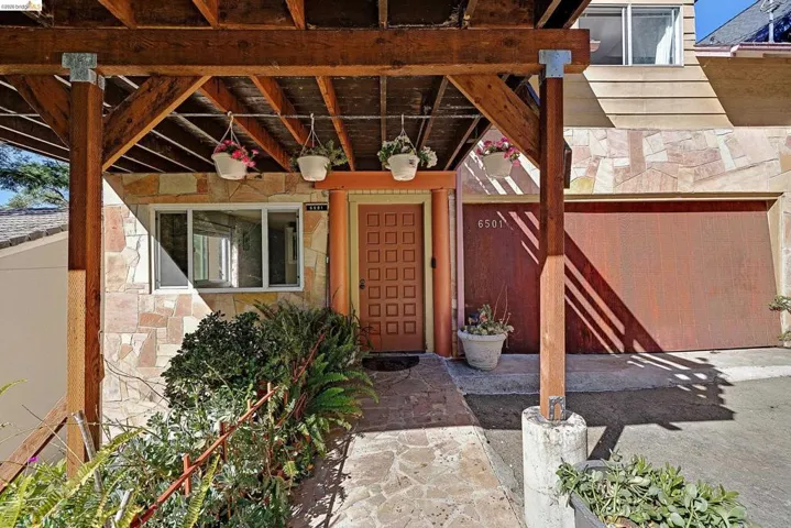 6501 Oakwood Dr, Oakland, California 94611 — photo 4