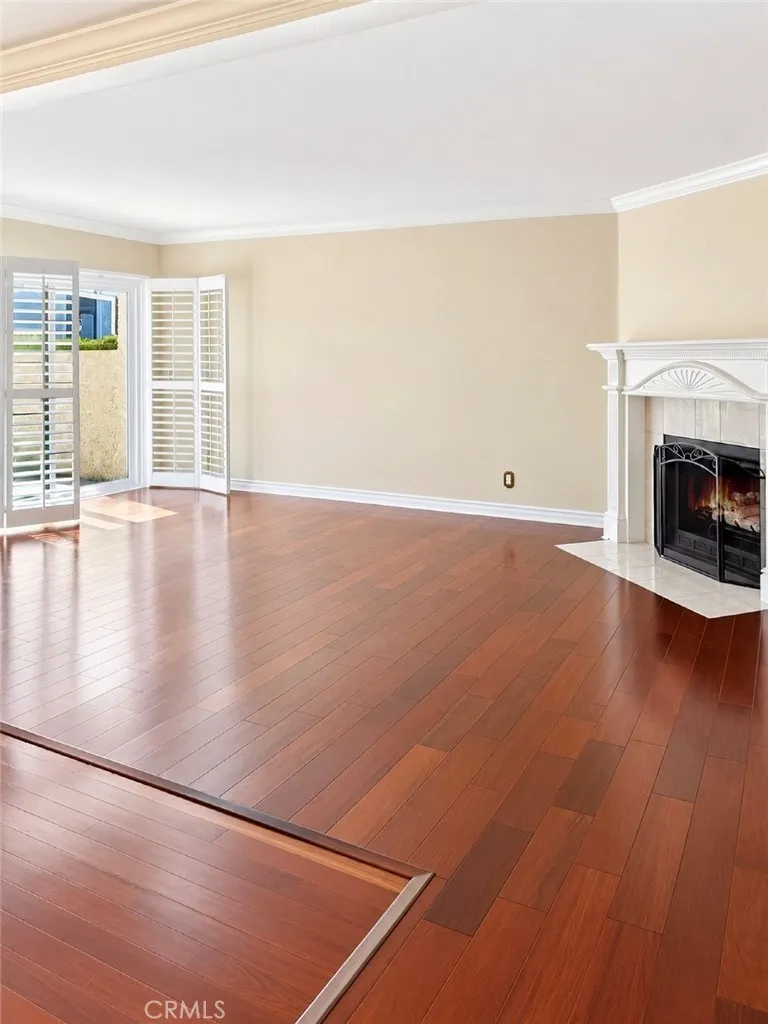 Spacious living room