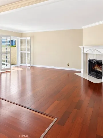 Spacious living room