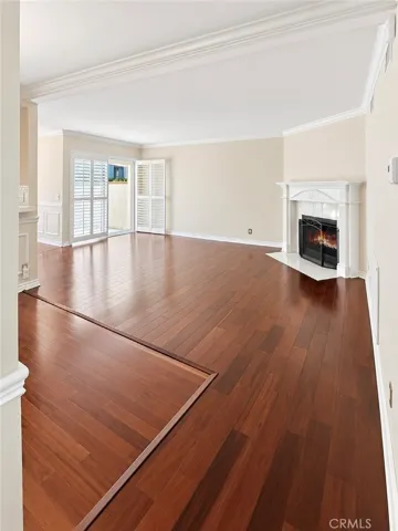 Spacious living room