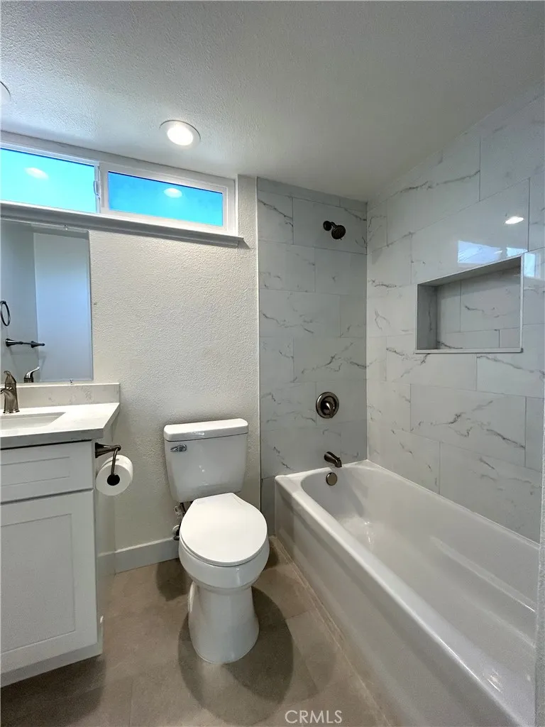 Updated full bathroom serving the upstairs bedrooms