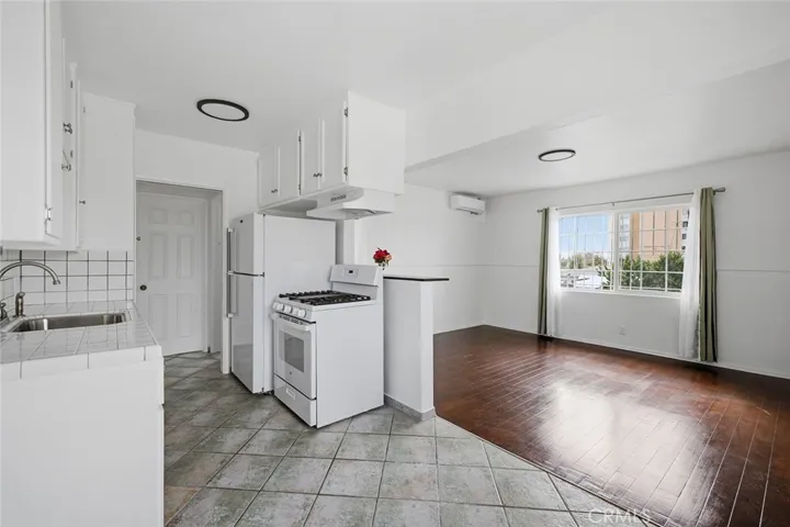 330 W Laurel Street D, Compton, California 90220 — photo 5