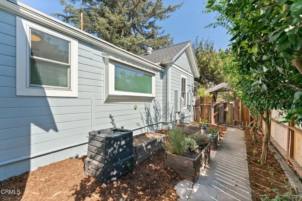 79 W Villa St-24