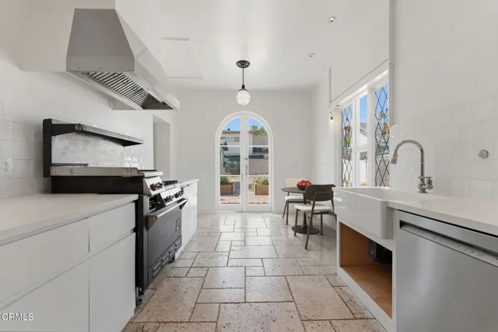 79 W Villa St-10