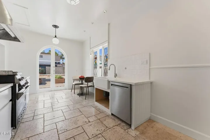 79 W Villa St-12