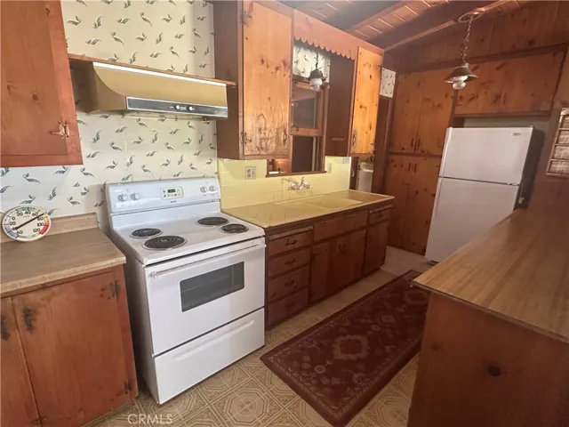 9838 Buena Vista Street, Apple Valley, California 92308 — photo 5