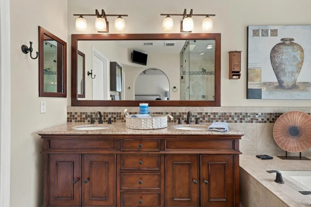 40-Master Bathroom