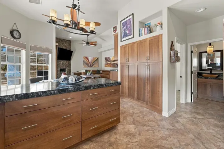 30-Kitchen & Dining powder room