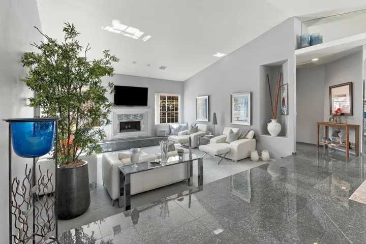 18-Livingroom with special lighting