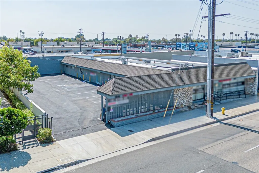 Building frontage and private parking lot Building frontage and private parking lot