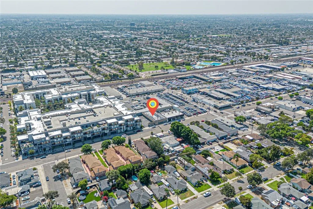 Aerial - surrounding neighborhood Aerial - surrounding neighborhood