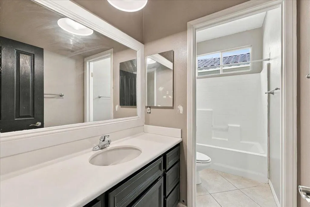 28-Bathroom 28-Bathroom