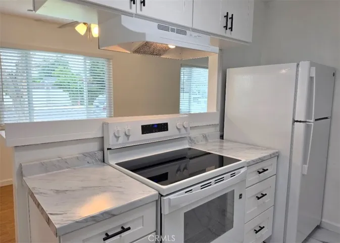 2904 Peppertree Lane, Costa Mesa, California 92626 — photo 4