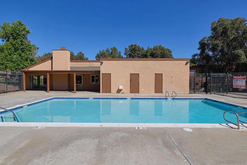 Swimming Pool/Hot Tub/Sauna