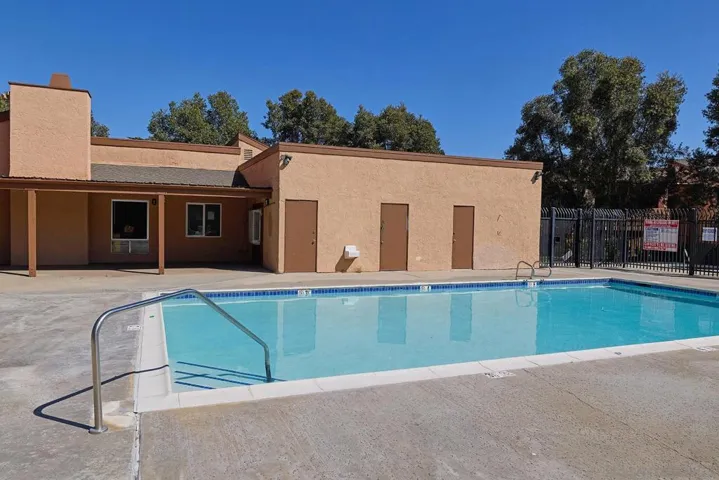 Swimming Pool/Hot Tub/Sauna