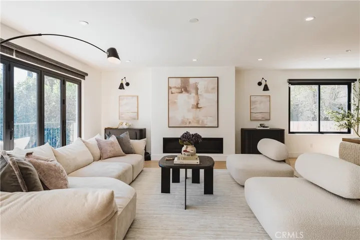 642 N Cahuenga, Los Angeles, California 90004 — photo 4