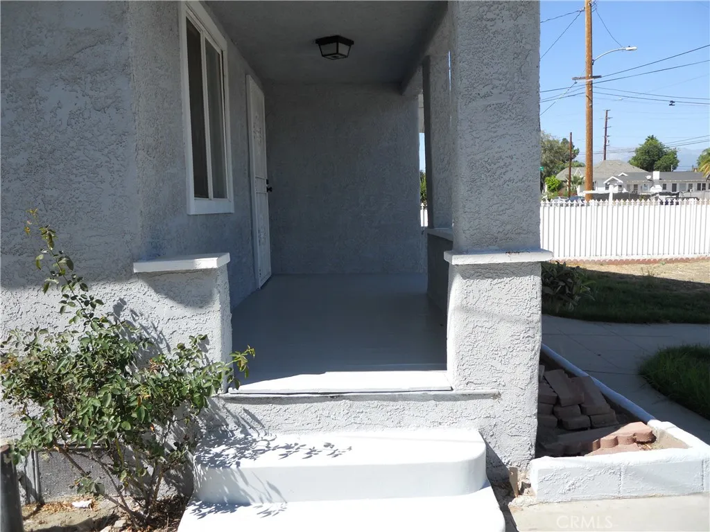 SIDE STAIRS