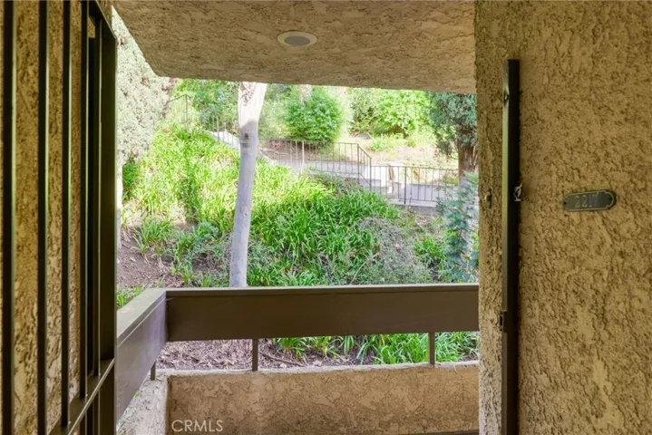 2700 Cahuenga E, Los Angeles, California 90068 — photo 4