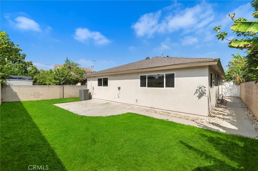 Spacious Private Backyard perfect for relaxing and entertaining friends and family