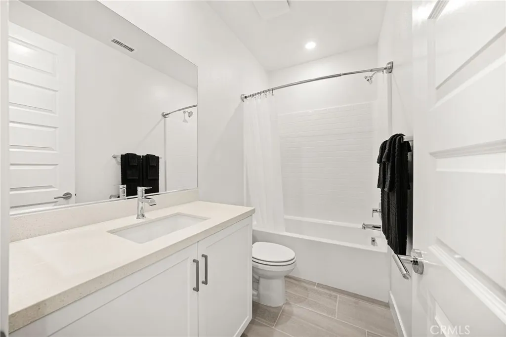 Hall Full Bathroom
